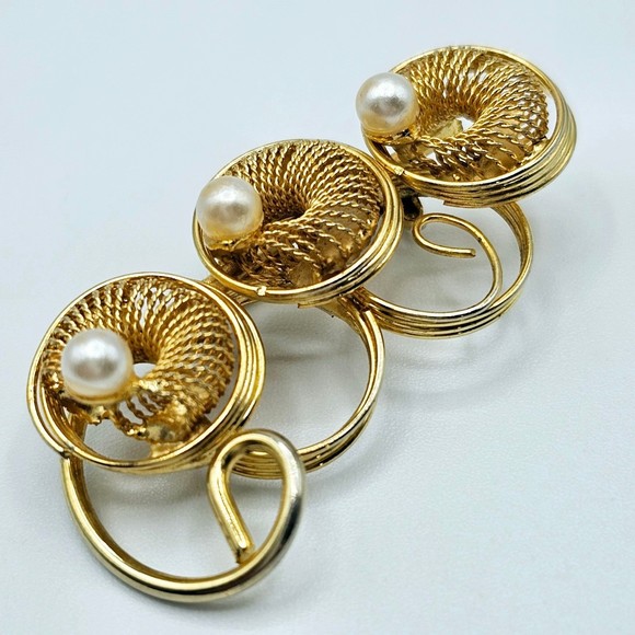 Faux Pearl Brooch Wire Circle Swirl Trio Goldtone Vintage Pin - Picture 4 of 8